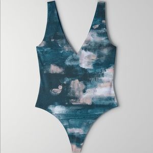 Size XS Aritzia Babaton Contour V-Neck Bodysuit